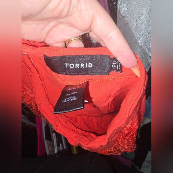 ⚘️Torrid Zipper Back Coral Lace Trim Shorts 20 - Picture 4 of 7